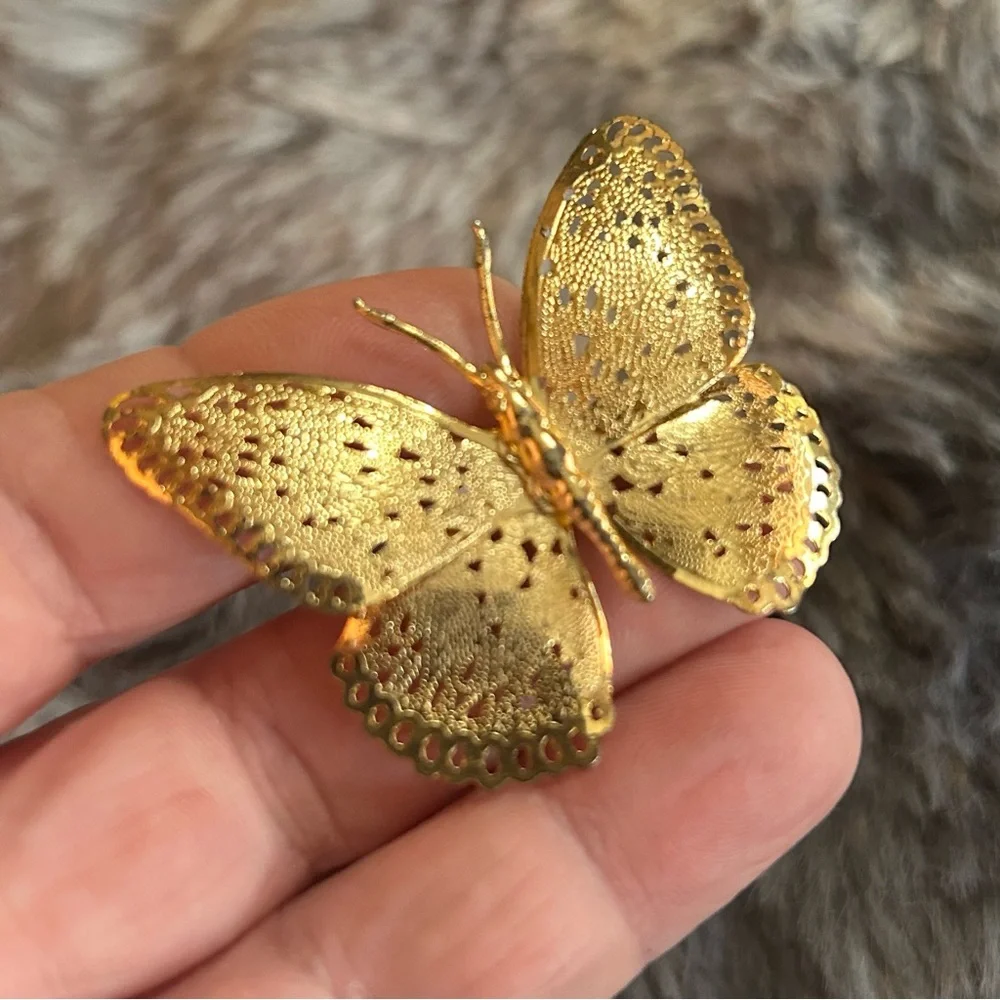 Vintage filigree shiny gold plated butterfly brooch pin